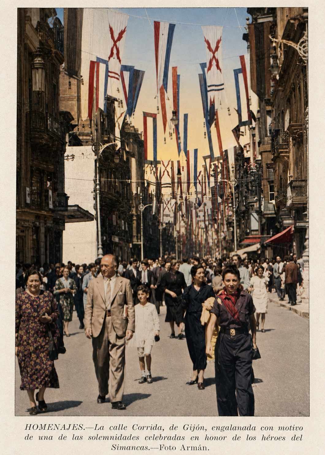 La calle Corrida de Gijón engalanada con banderas y colgaduras con motivo de los homenajes a los caídos del cuartel del Simancas.